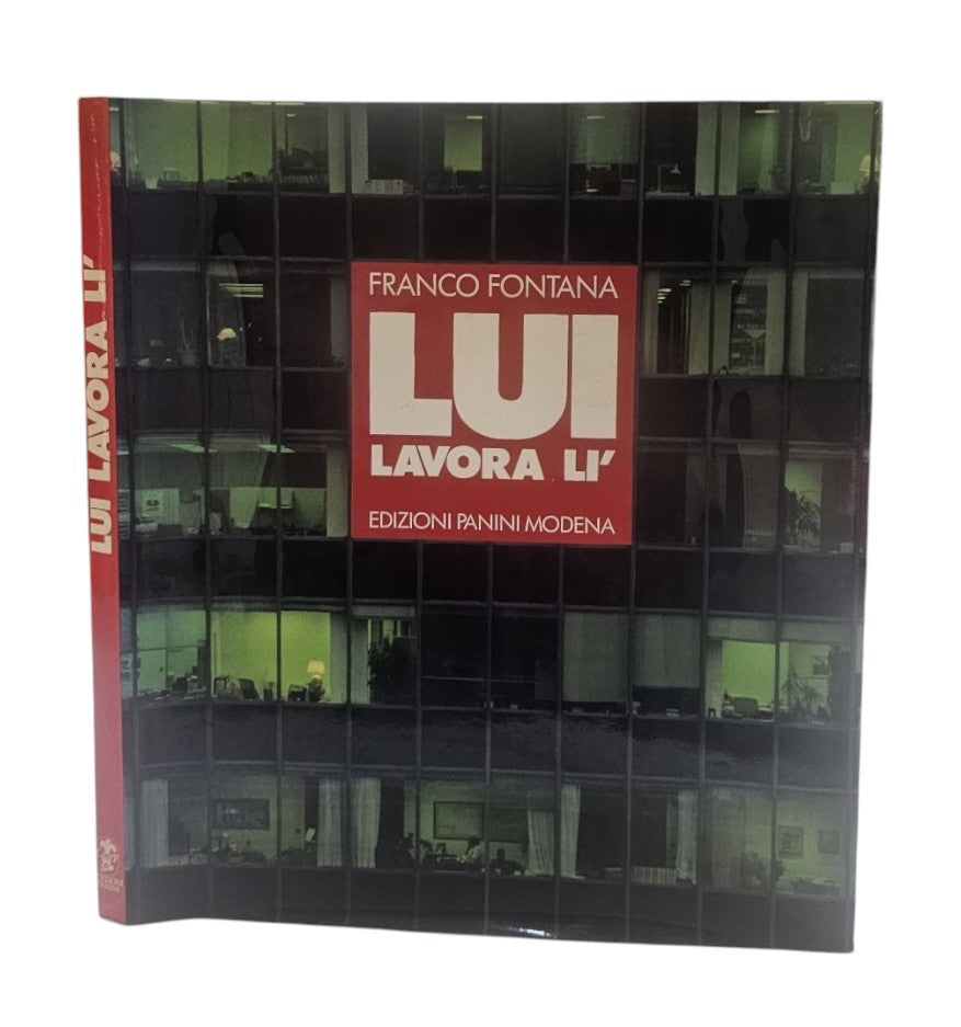 Lui Lavora Lì di Franco Fontana