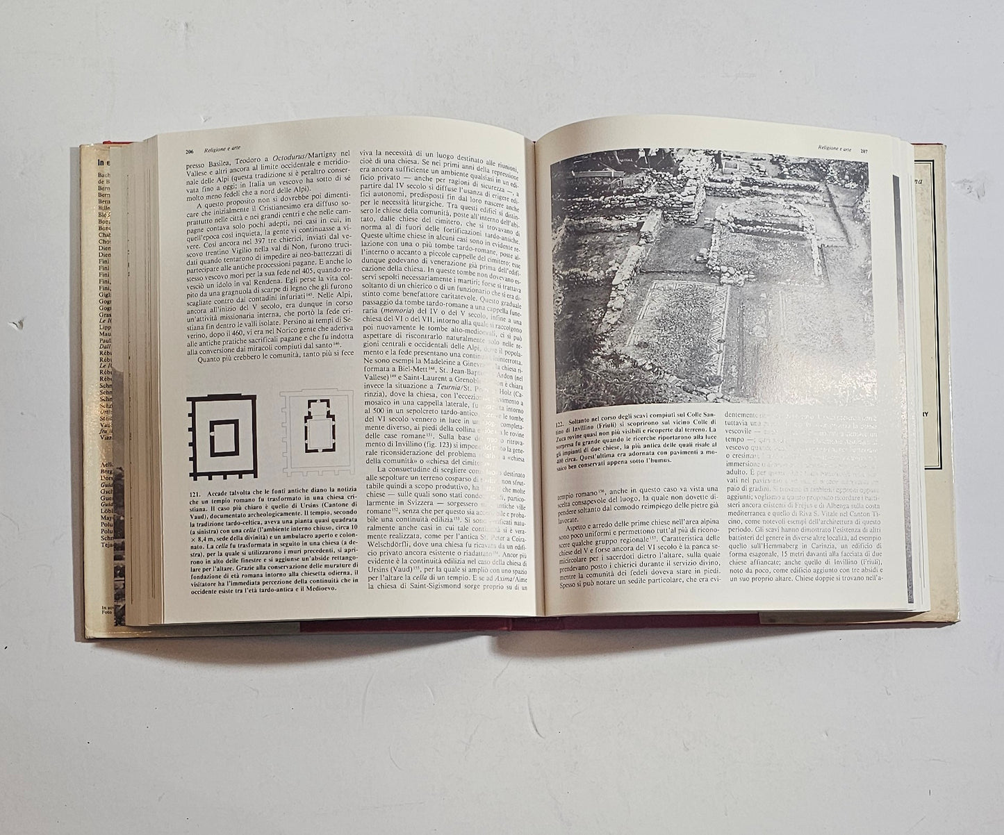 interno libro archeologia mappe e testo