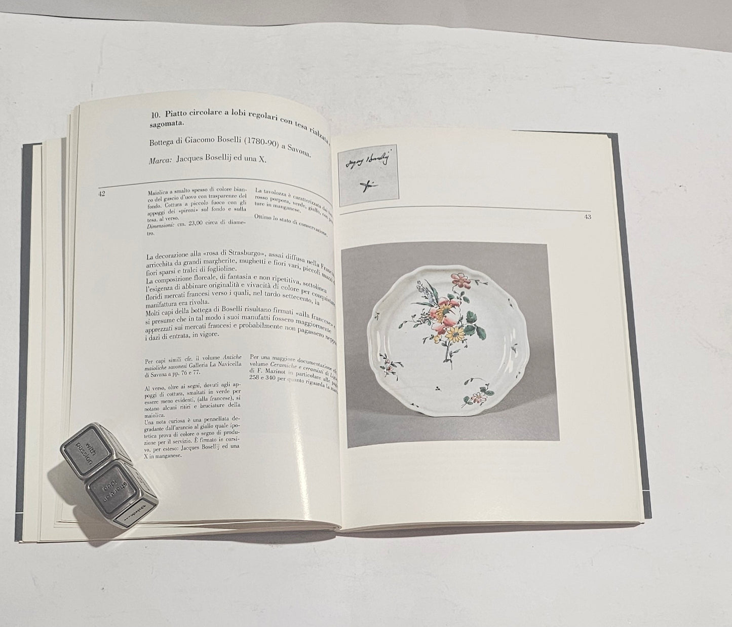 Pagine con marchi e firme di maiolica italiana catalogate
