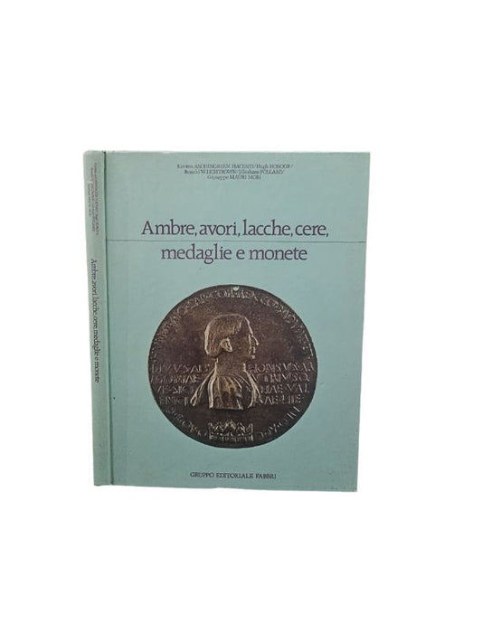 Ambre, avori, lacche, cere, medaglie e monete