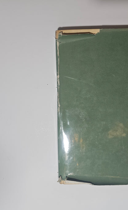 Dettaglio danni sovraccoperta libro Arazzi italiani