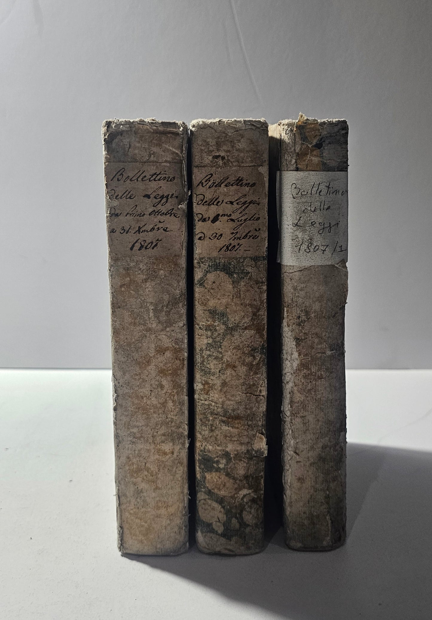 Tre volumi del Bollettino delle Leggi del Regno d Italia 1807 io libro carmine
