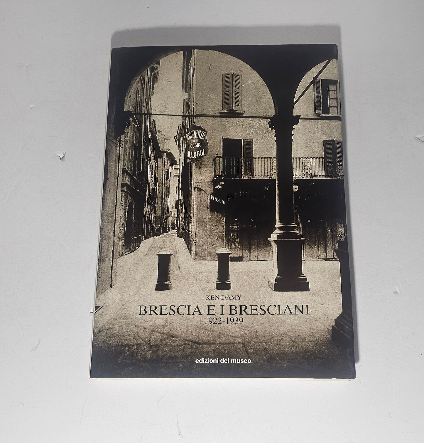 libro brescia e i bresciani 1922 1939 ken damy sovraccoperta bellissima fotografia di brescia 