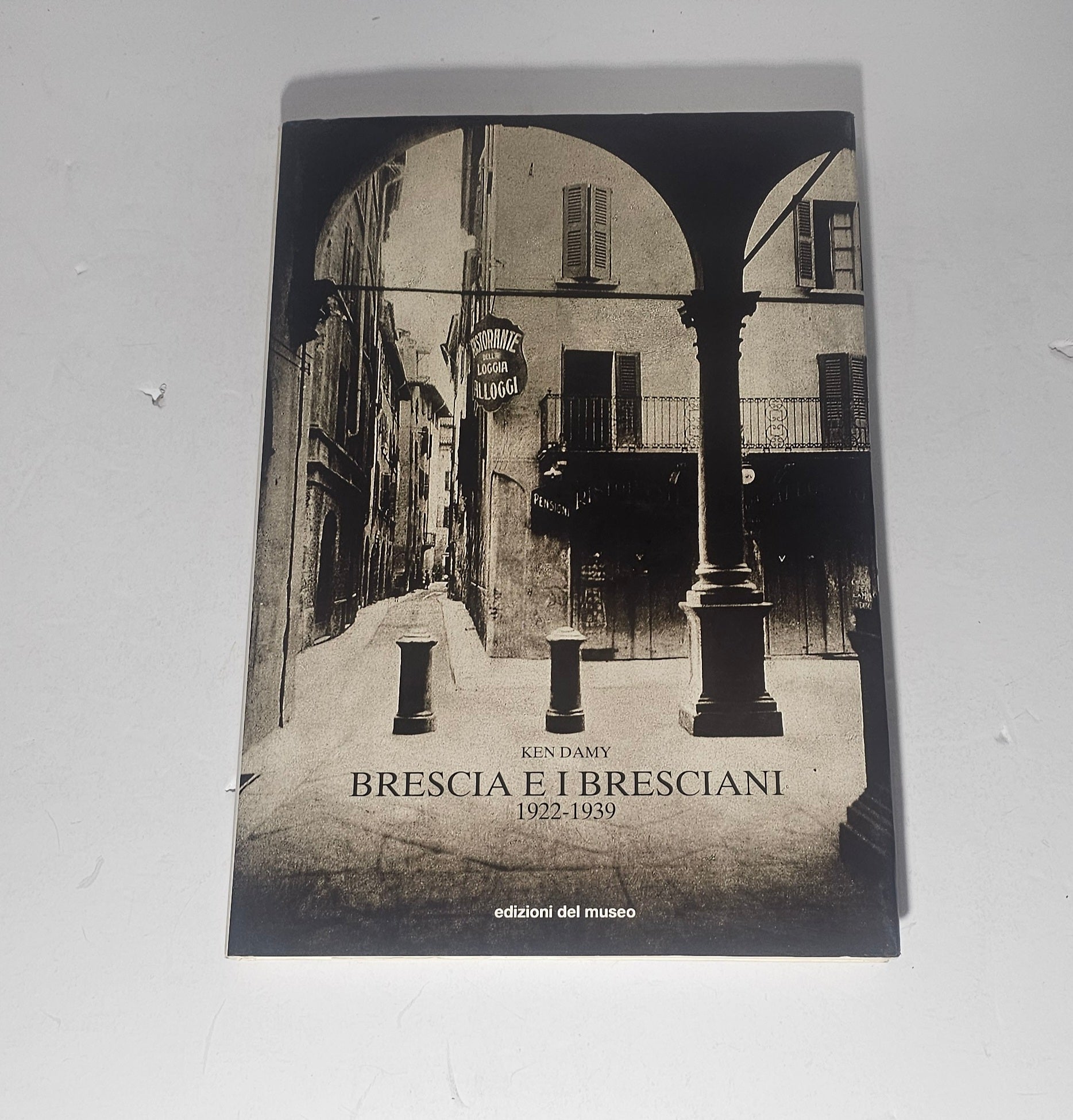 libro brescia e i bresciani 1922 1939 ken damy sovraccoperta bellissima fotografia di brescia 