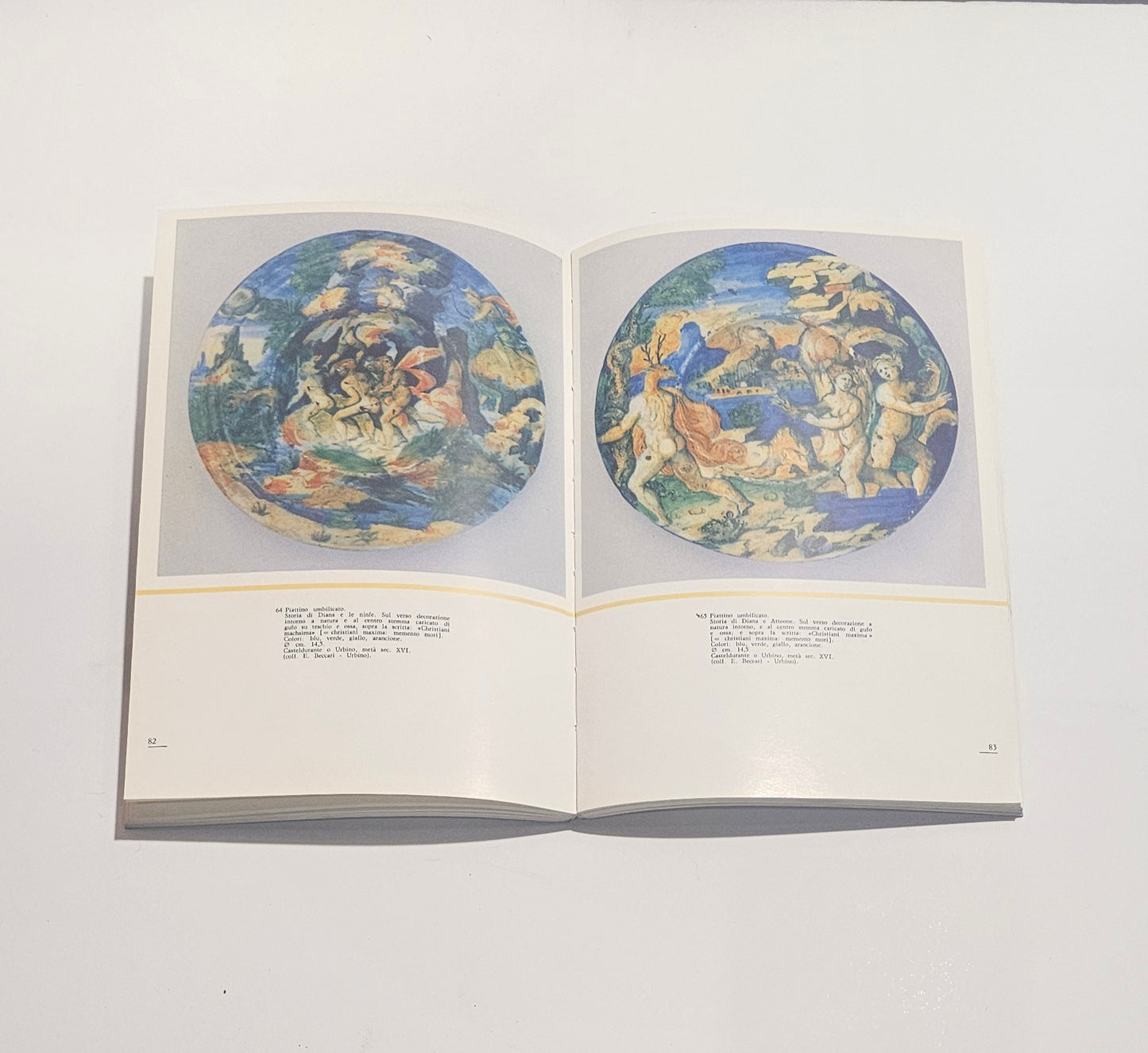 Maioliche rinascimentali immagini a colori libro Urbino