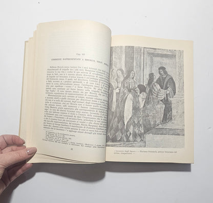 Pagine interne testo teatro rinascimentale illustrazioni in nero 
