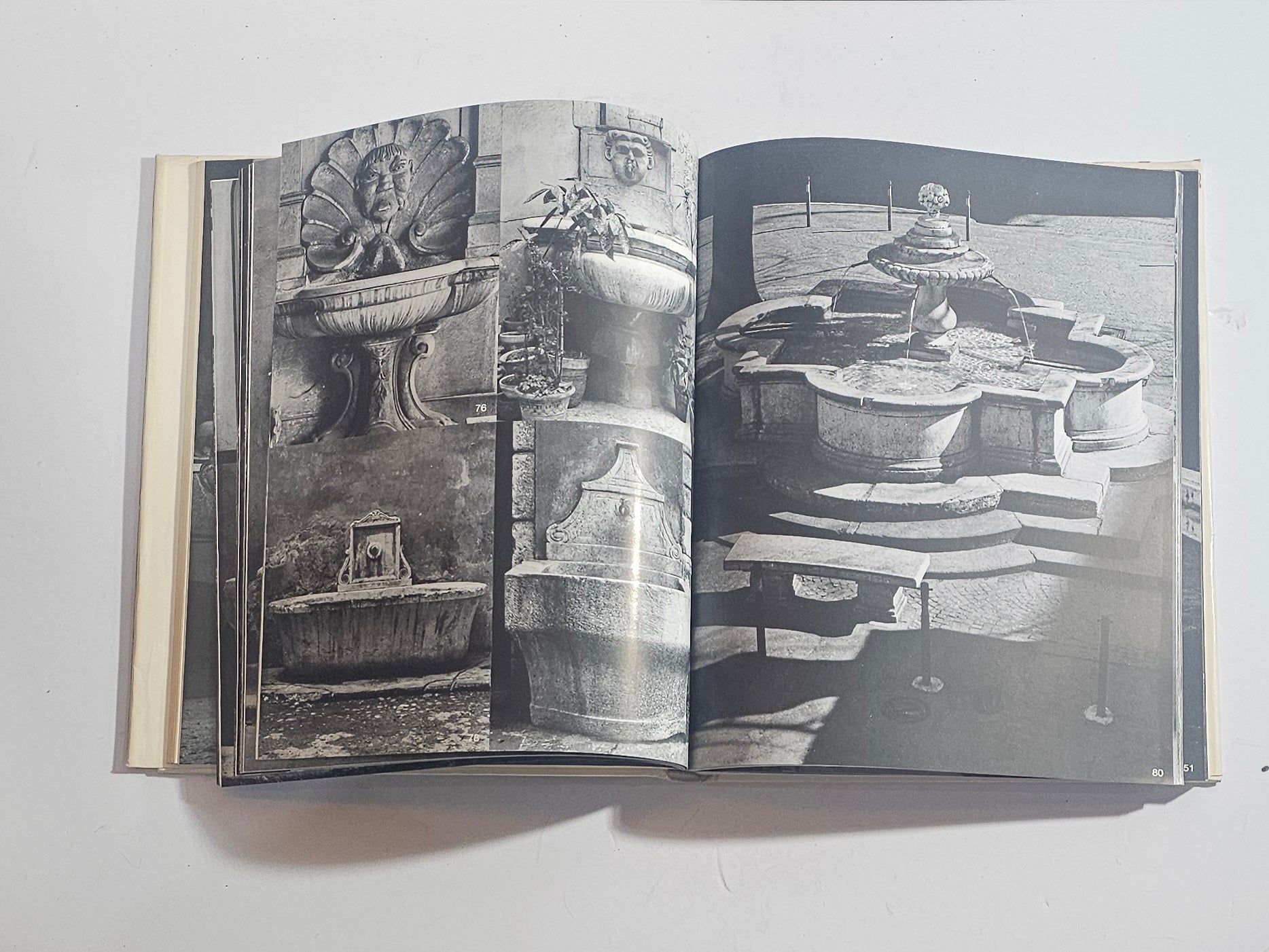 interno libro fotografie fontane brescia bianco e nero