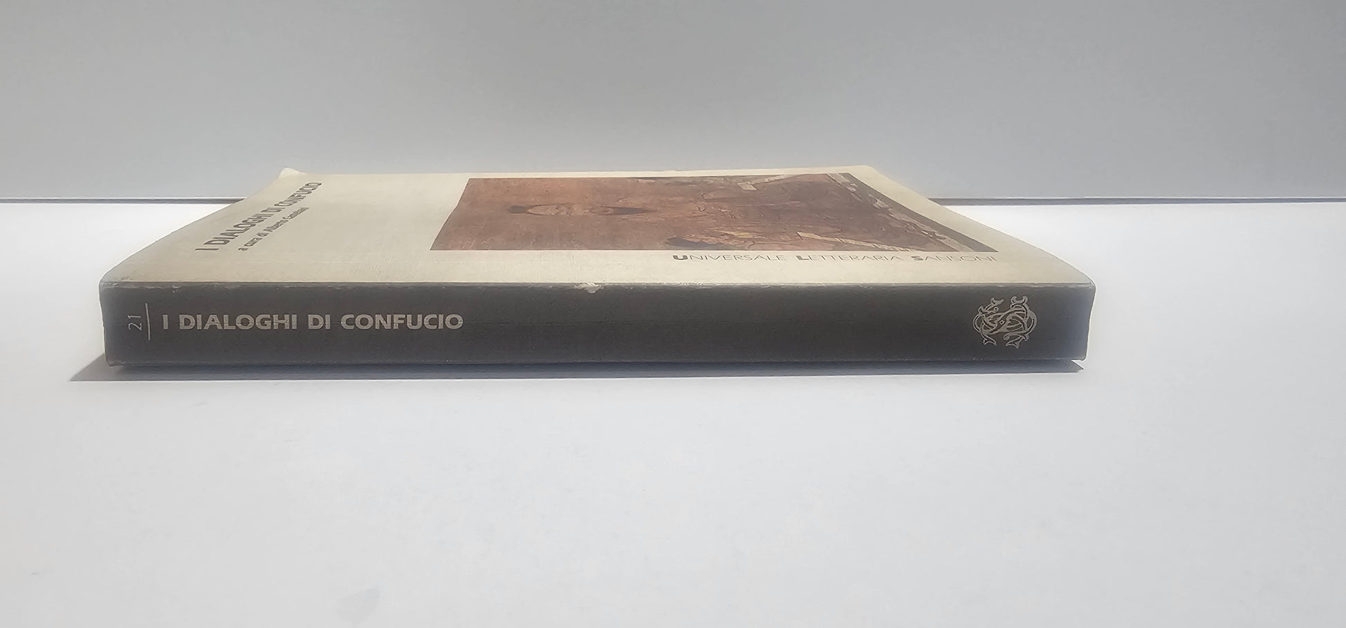 Dorso libro Dialoghi di Confucio edizione Sansoni