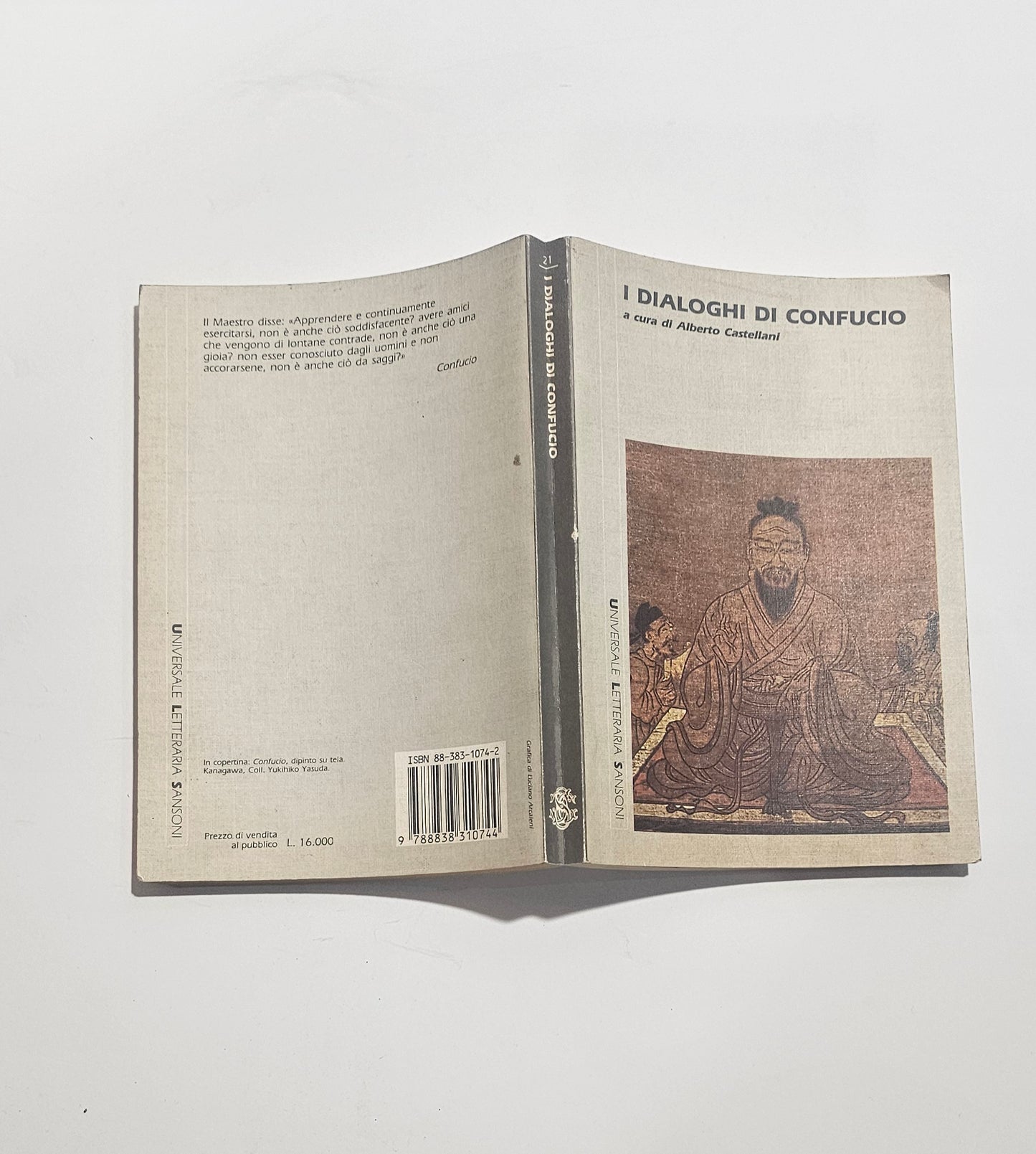 Libro aperto Dialoghi di Confucio copertina e retro