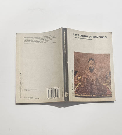Libro aperto Dialoghi di Confucio copertina e retro