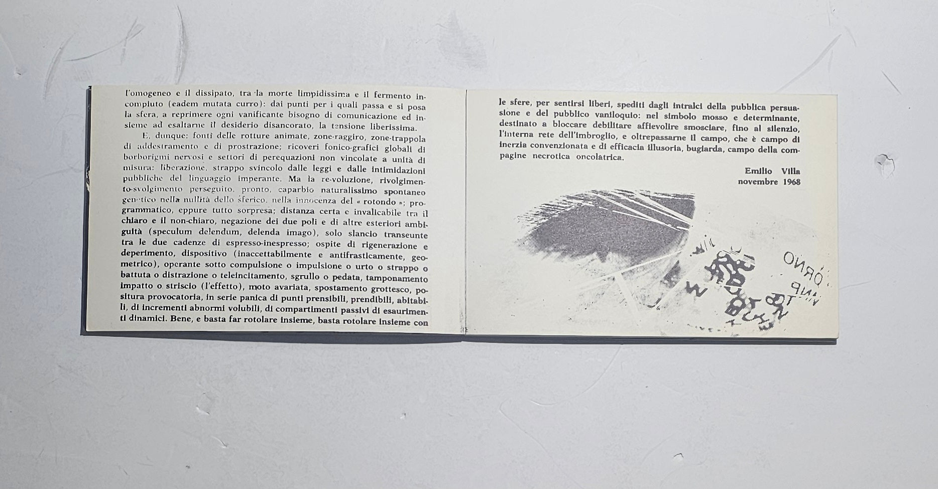 Interno del libro d’artista Le Palle Giranti di Emilio Villa con testo sperimentale e interventi grafici iolibrocarmine