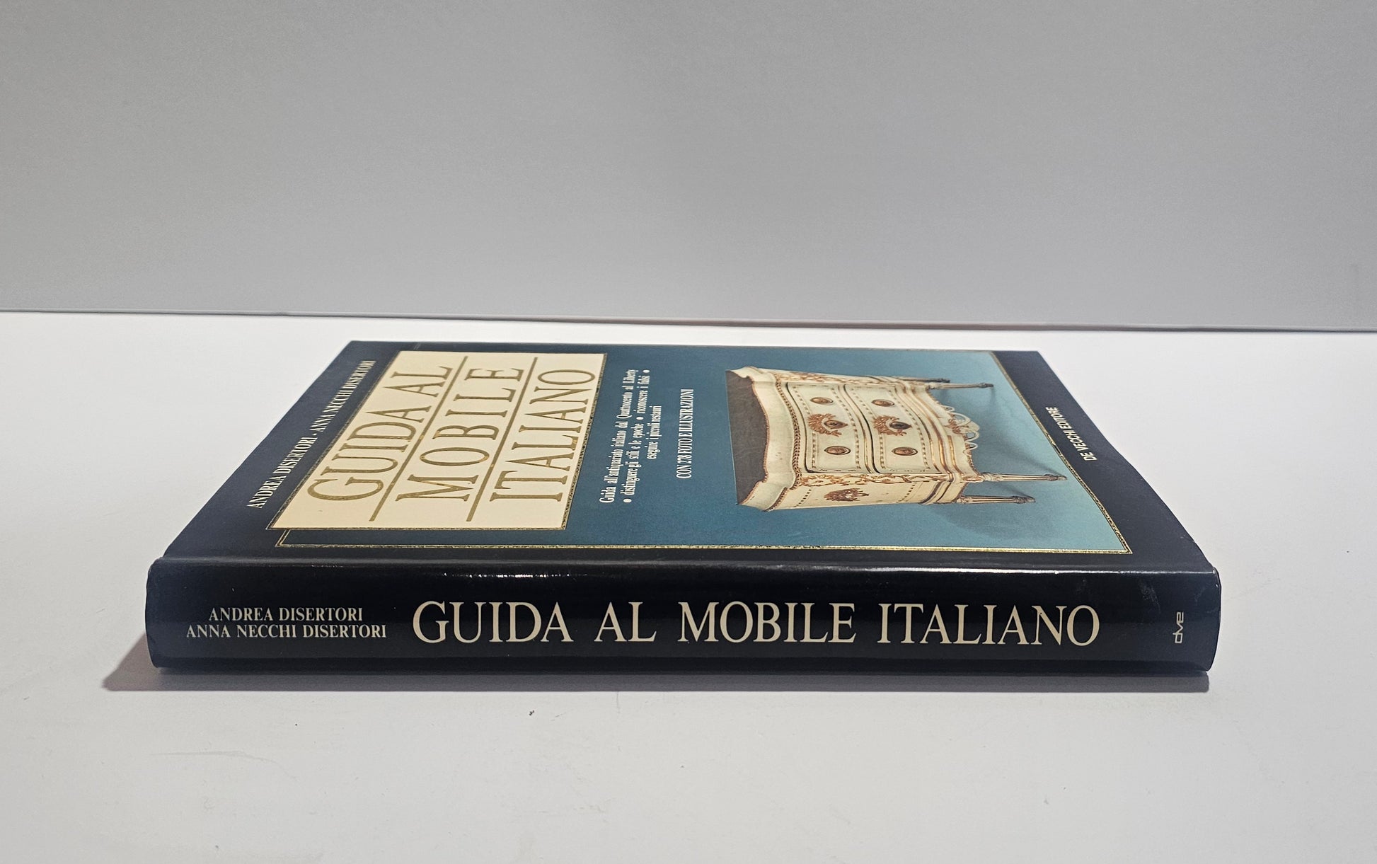 Dorso libro Guida al Mobile Italiano Disertori
