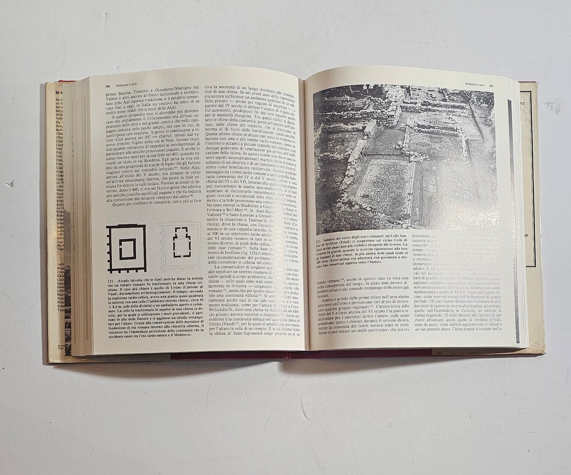 interno libro archeologia mappe e testo