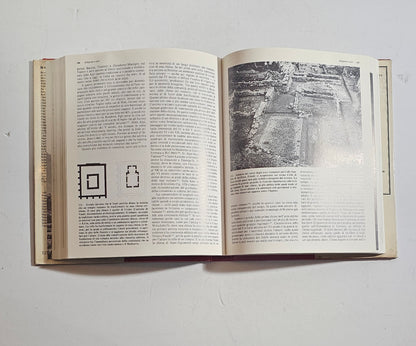 interno libro archeologia mappe e testo