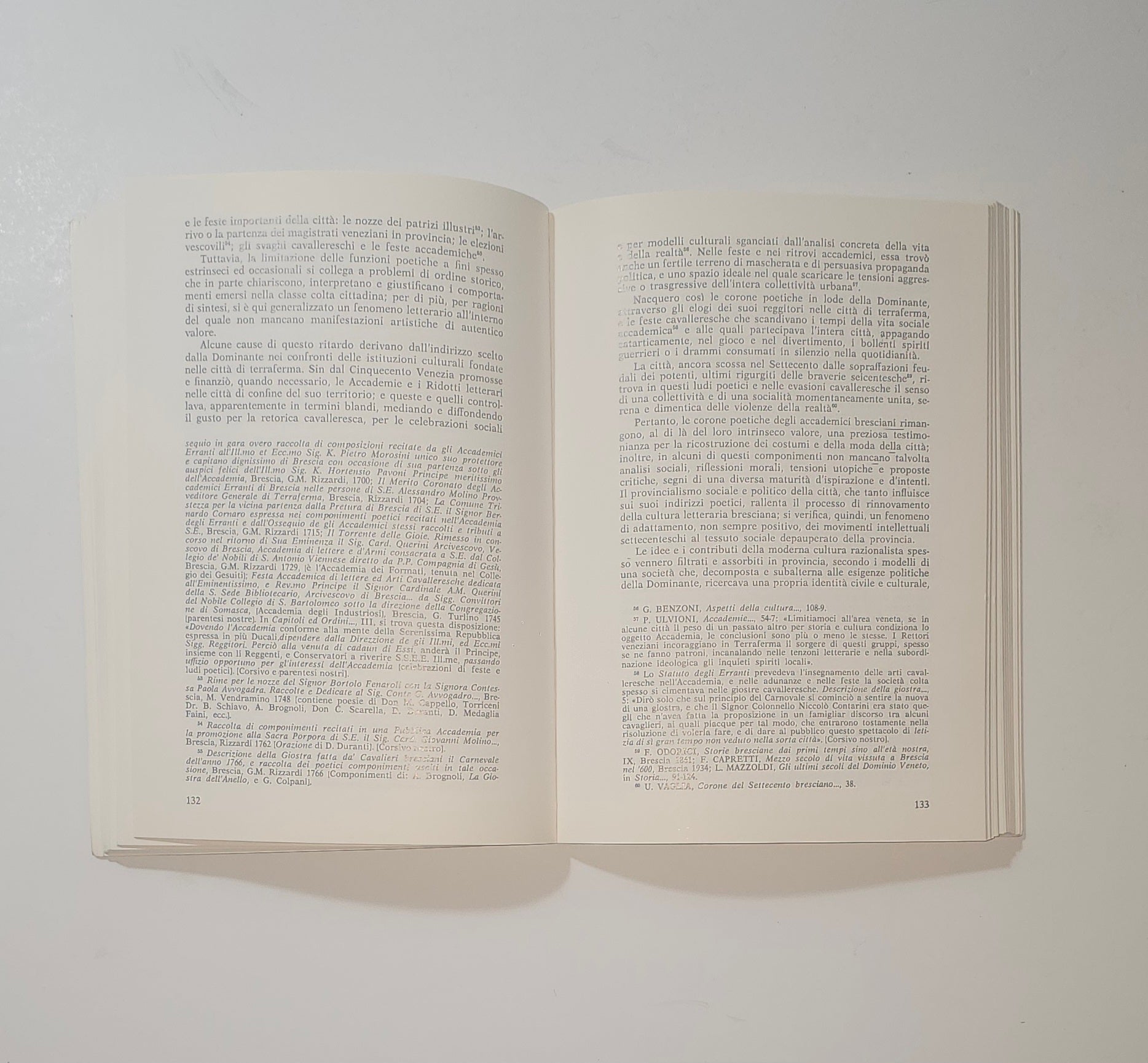 Pagine interne con saggi storici dedicati alla società e cultura bresciana del Settecento iolibrocarmine
