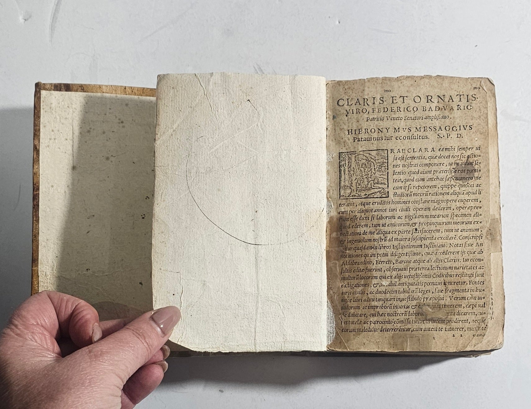 iolibrocarmine libro antico latino doppia colonna
