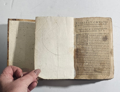 iolibrocarmine libro antico latino doppia colonna
