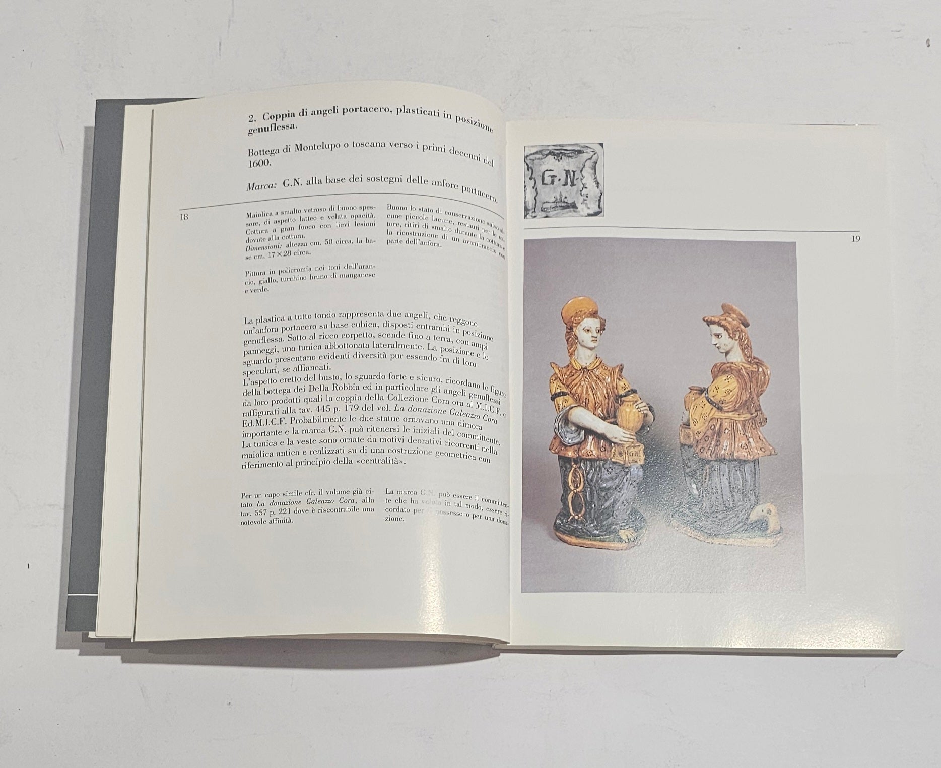 Esempi di ceramica e maiolica illustrati nel libro