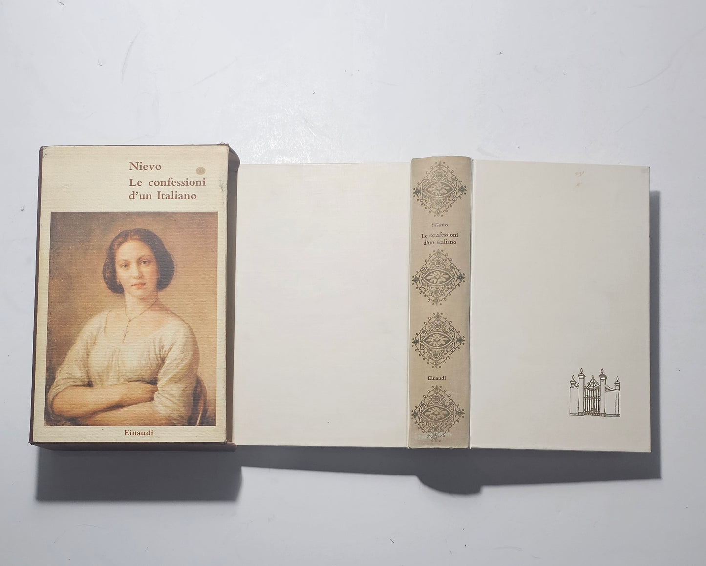 Custodia editoriale Le confessioni d’un Italiano classico Einaudi iolibrocarmine