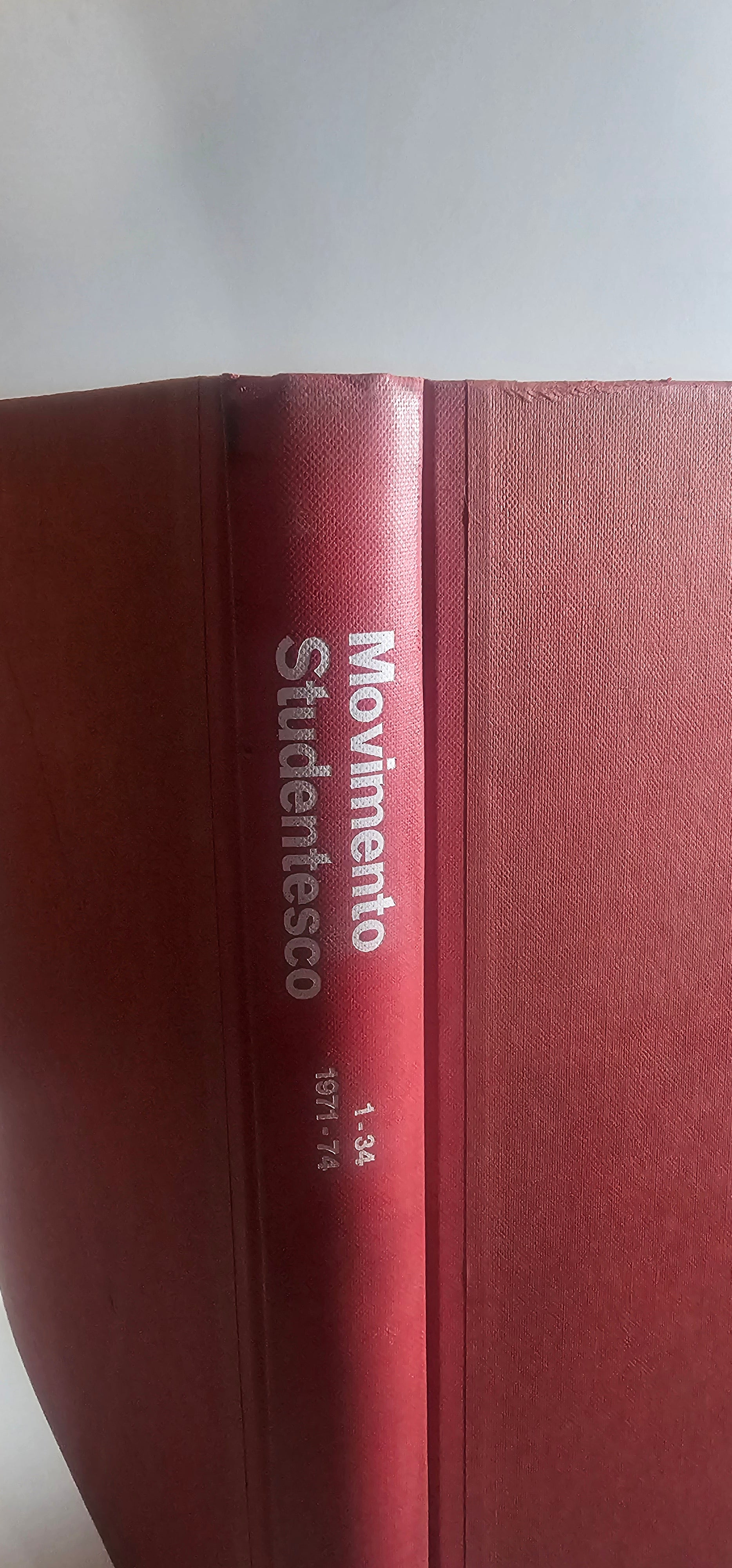 dettaglio interno libro movimento studentesco dorso 