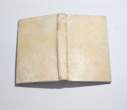 legatura pergamena libro antico oppiani 1776 dorso titolo oro
