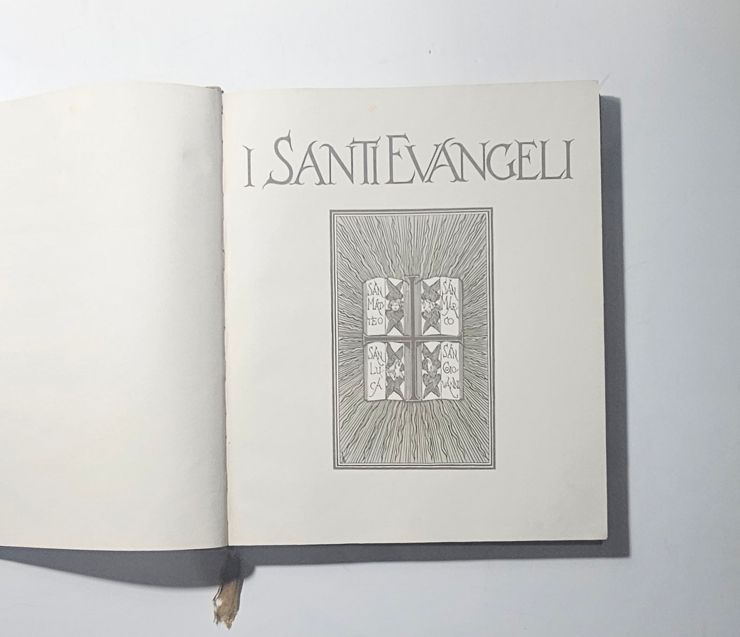 Frontespizio illustrato del volume I Santi Evangeli io libro carmine