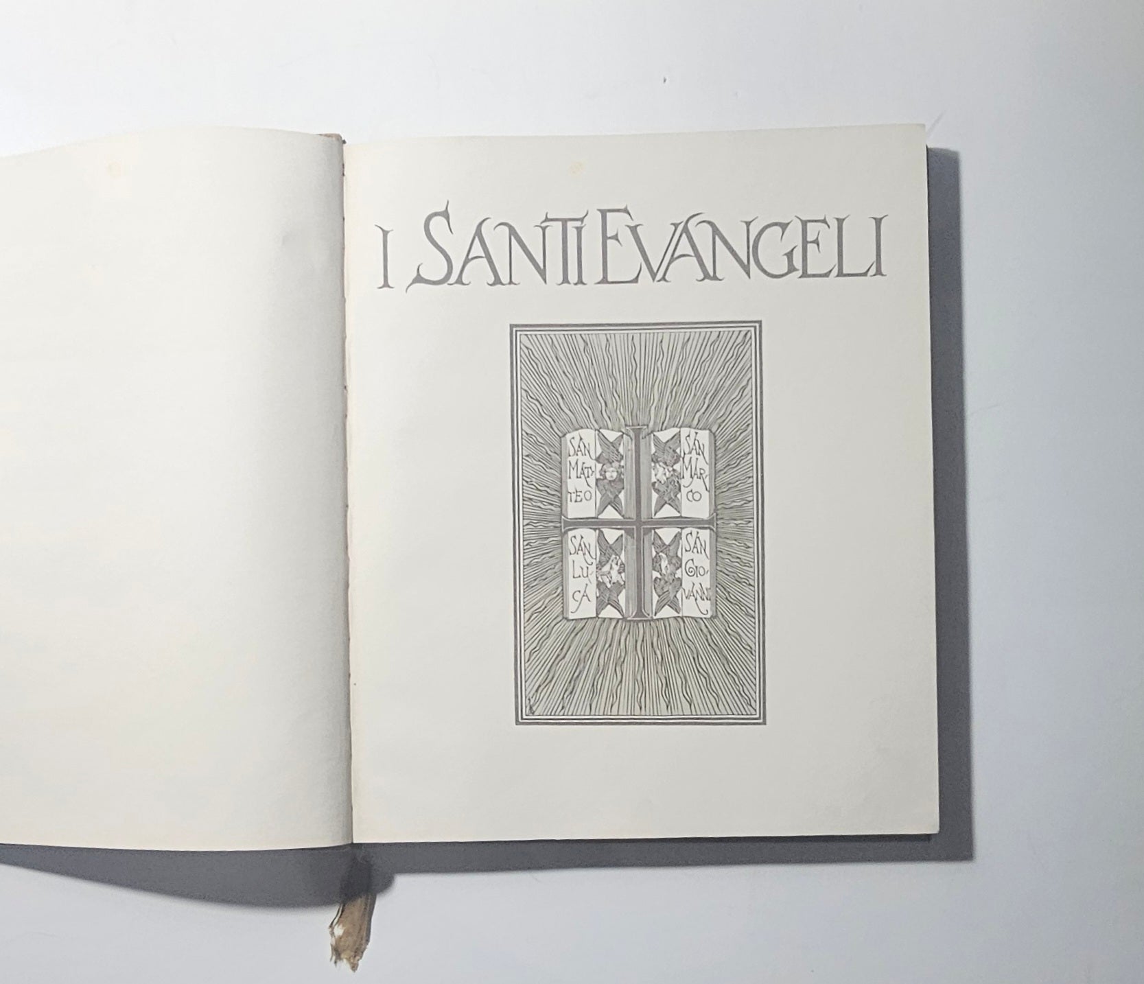 Frontespizio illustrato del volume I Santi Evangeli io libro carmine